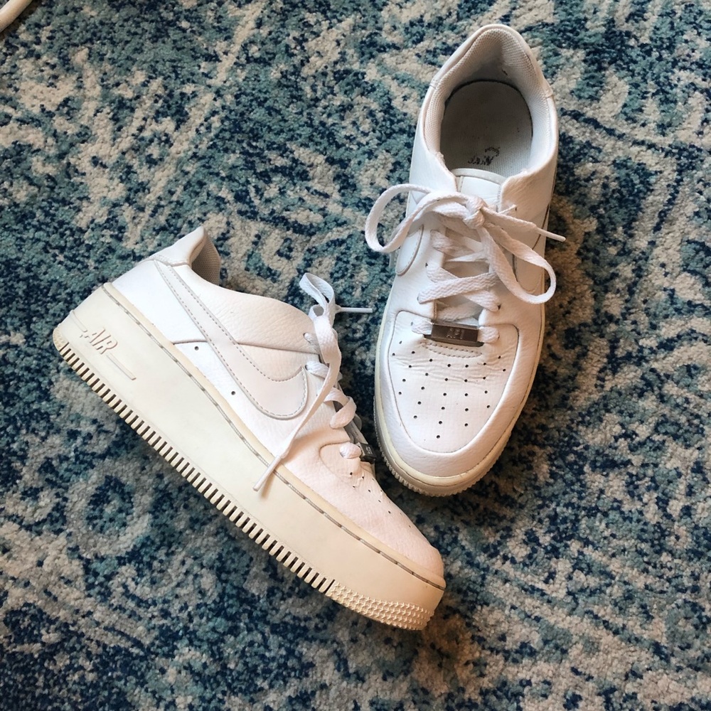 Nike Air Force 1 Sage Low in white Sz 7